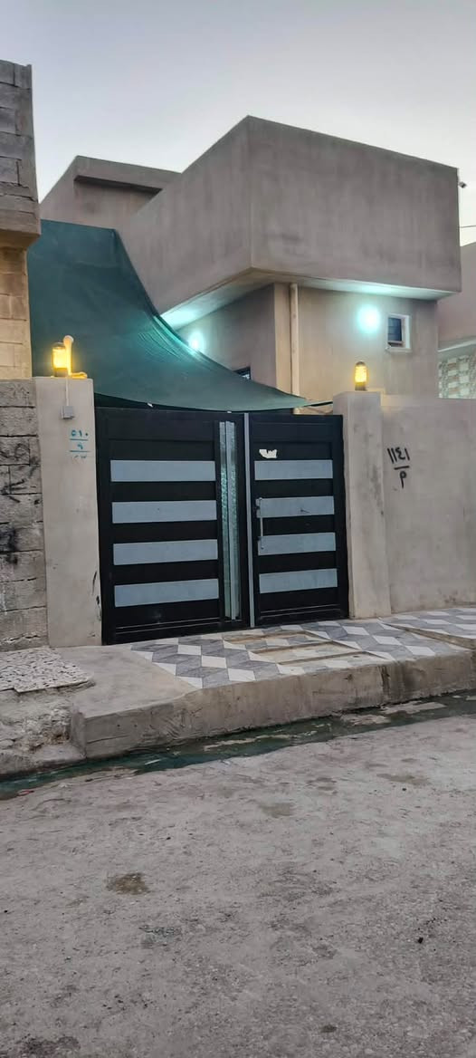اسلام عليكم بيت للبيع بناء حديث كامل المواصفات خدمات كامله ماء كهرباء تبليط المساحه 100متر بيت مابي اي نقص السعر 50 وقابل لتفاوض رقم الهاتف
***********
***********
