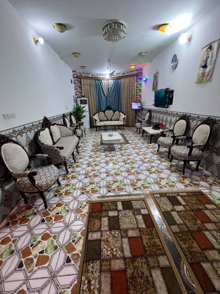 قنفات خشب زان لاصلي نضيف 12 مقعد 6 كراسي +ثنين قنفات ام 3 نفر +طبله اصلي جبيره  واتساب ***********
