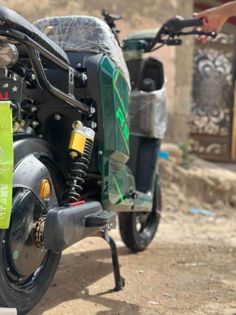 دراجه R9 للبيع موصفات فول بطاريات جديد عدد خمسه. 

  لايت امامي 

    بك لايت
 
نوع R

نوعP

اشاير يمنه ويسره  

 رقم موبايل ***********
