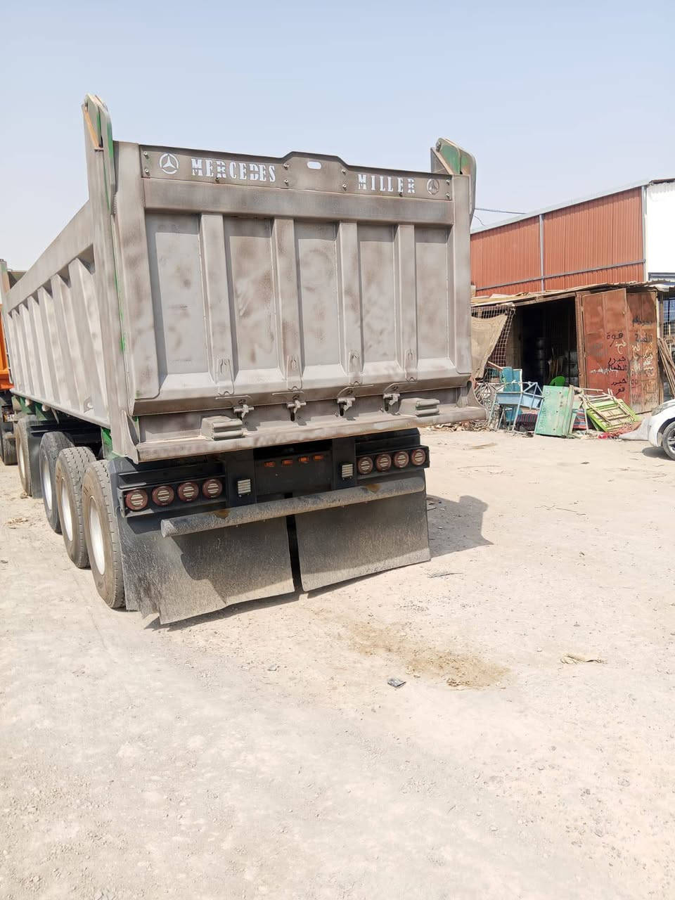 مقطوره للبيع او مراوس بعربانه نساف
عربانه كبان الارتفاع 120 والطول 7.250
ذرعتهه 20 متر 
للاتصال 
***********
