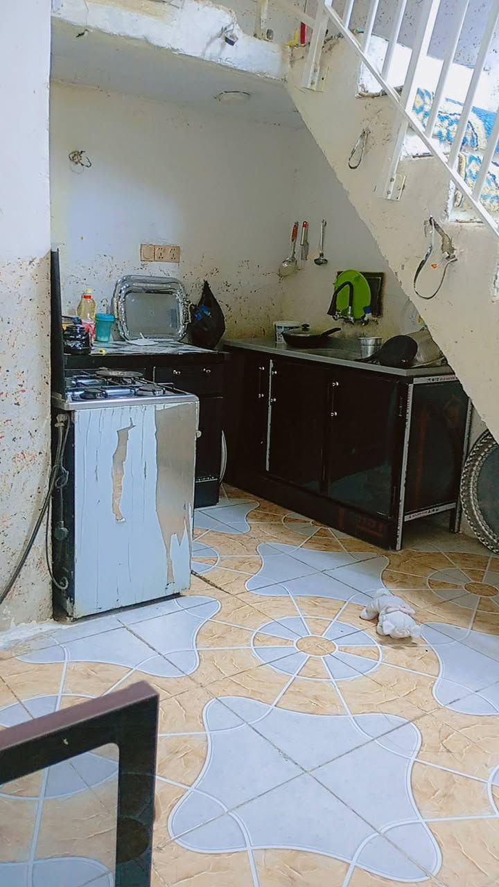 دار مساحه ٥٠متر طابقين بناء نضيف زراعي حي ميسان قرب سكلة الكرعاوي السعر ٢٨ منطقه راقيه جدا والسعر مناسب استفسار اكثر ***********
