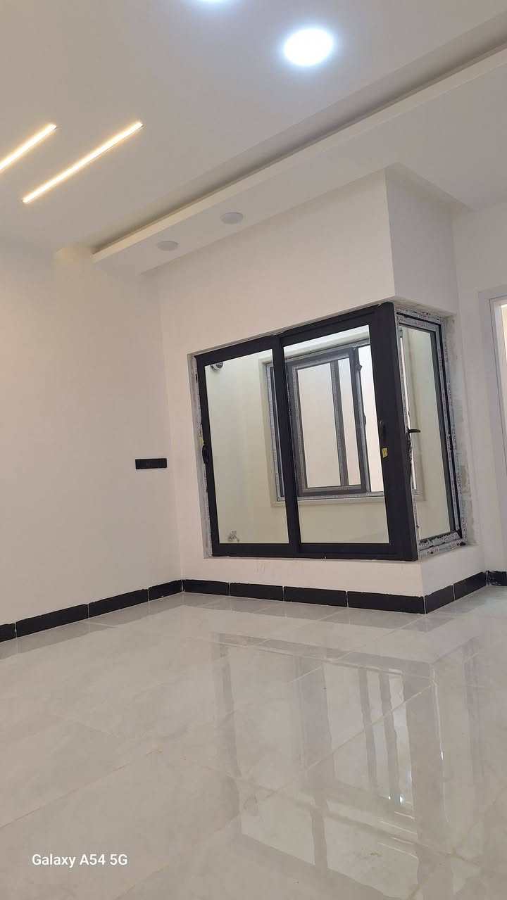 داران متجاوران للبيع 🏠🏠
حي الزهور سند ملك صرف 📄📄
شارع (١٧) قرب شارع العجزه
مساحه الدار الواحد ١٤٠ متر 
الواجهه/٩ ونص
ط١/مطبخ+استقبال+هول+غرفتين نوم+مشتملات
ط٢/اربع غرف نوم+هول+مشتملات+بيتونه+سطح كاشي
نظام دكتات ونظام سبالت و نظام كاميرات 
للإستفسار الاتصال بالأرقام التالية 
📞📞***********
📞📞***********
او مراجعة مكتب الاحسان المركزي الكائن في سايدين حي الاخاء مقابل مجمع نادي نينوى الرياضي ومجاور النور للتسوق أهلا وسهلا بكم

