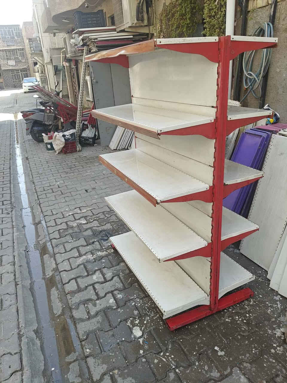 سلام عليكم رفوف سفينه ٣ امتار للبيع مع رفوف جداريه ٢٥ رف كاملات للبيع مكاني بغداد الإسكان تواصل عل خاص او اتصل ***********
