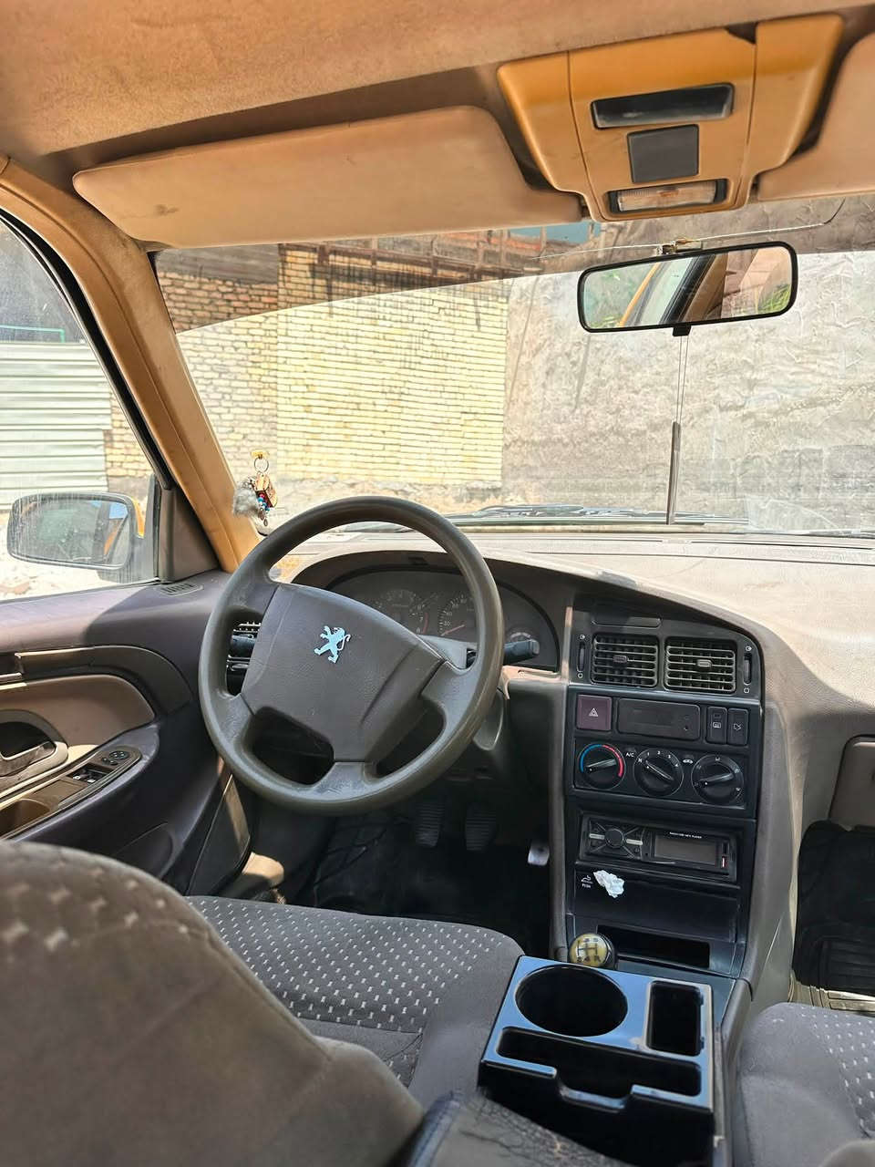 بيجو بارص دشبول عالي مديل 2016 
سياره جاهزه كل نقص مابيه 
مستعجل على بيعته تبريد شغال 
كهربائية كله شغال تاخذه كبل لشارع 
تجي وشوف بعينك رقم نكليزي الجديد كربلاء 
مكاني كربلاء الحر السعر 35 او بيه مجال لشراي 
توصل على الرقم ***********
