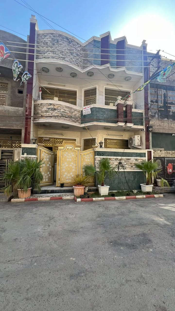للبيع بيت طابو زراعي سند ٢٥م واجهة ٧.٥  بي بابين امامي وخلفي يعني نافذ على شارعين ( زنجيل ) بناء حديث ومضبوط مال جناي ومتوفرة كل الخدمات بالمنطقة وقريب جدا  على الشارع العام مال الشعب
حي البساتين (حي الربيع النموذجية )
موبايل/***********
