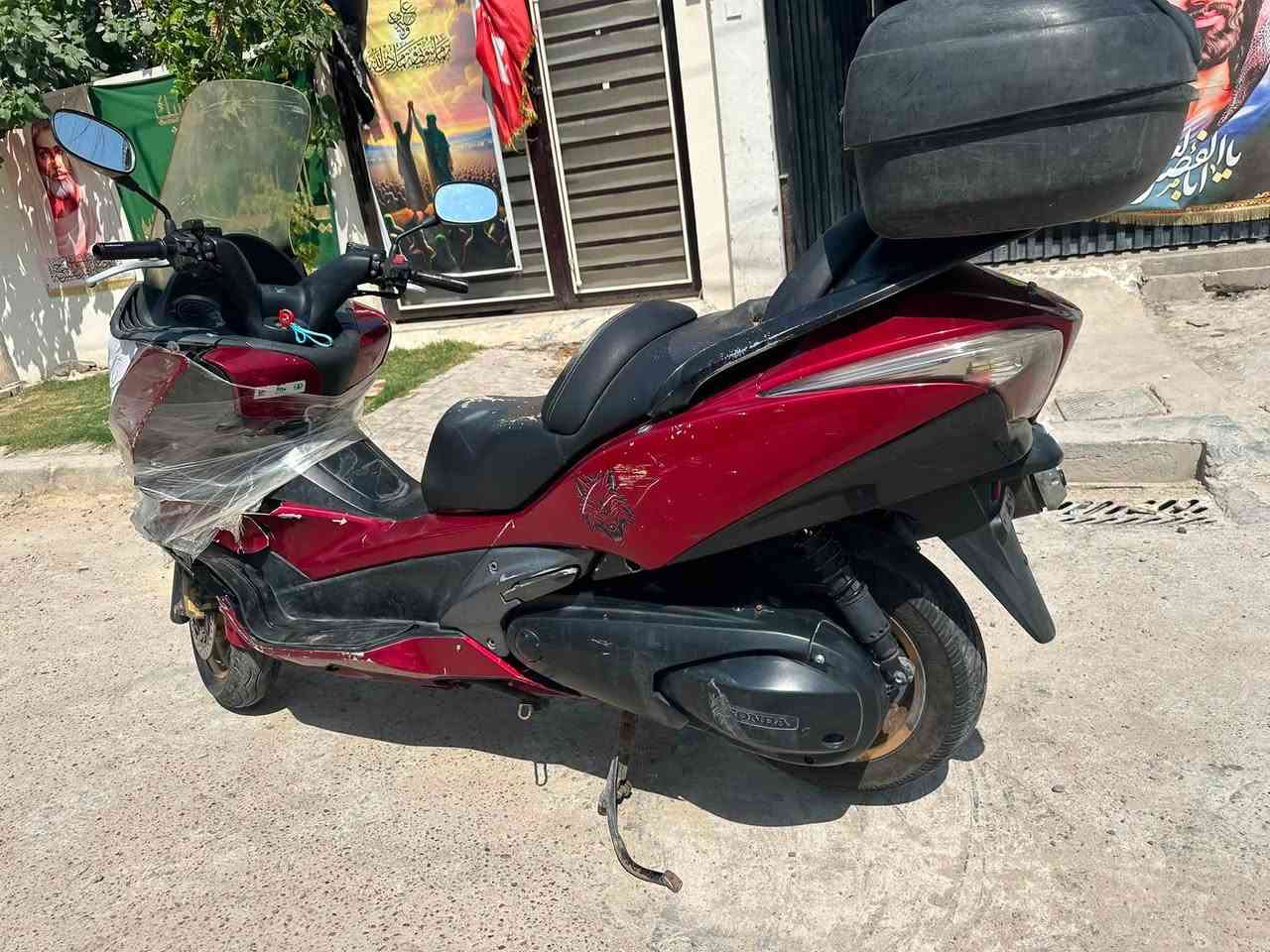 سلفر ونج مكينه 400سكيورتي دراجه مكفوله مكينه خير من الله لاتنقيص لاتبخير برغي ممفتوح بيه دراجه كامله نقصه بس كفر امامي مثل مموضح بالصور كهربائيات كلها شغاله سعر مليون و500وبيه مجال بسيط حك الجيه مكاني بلديات لاستفسار عل رقم ***********
