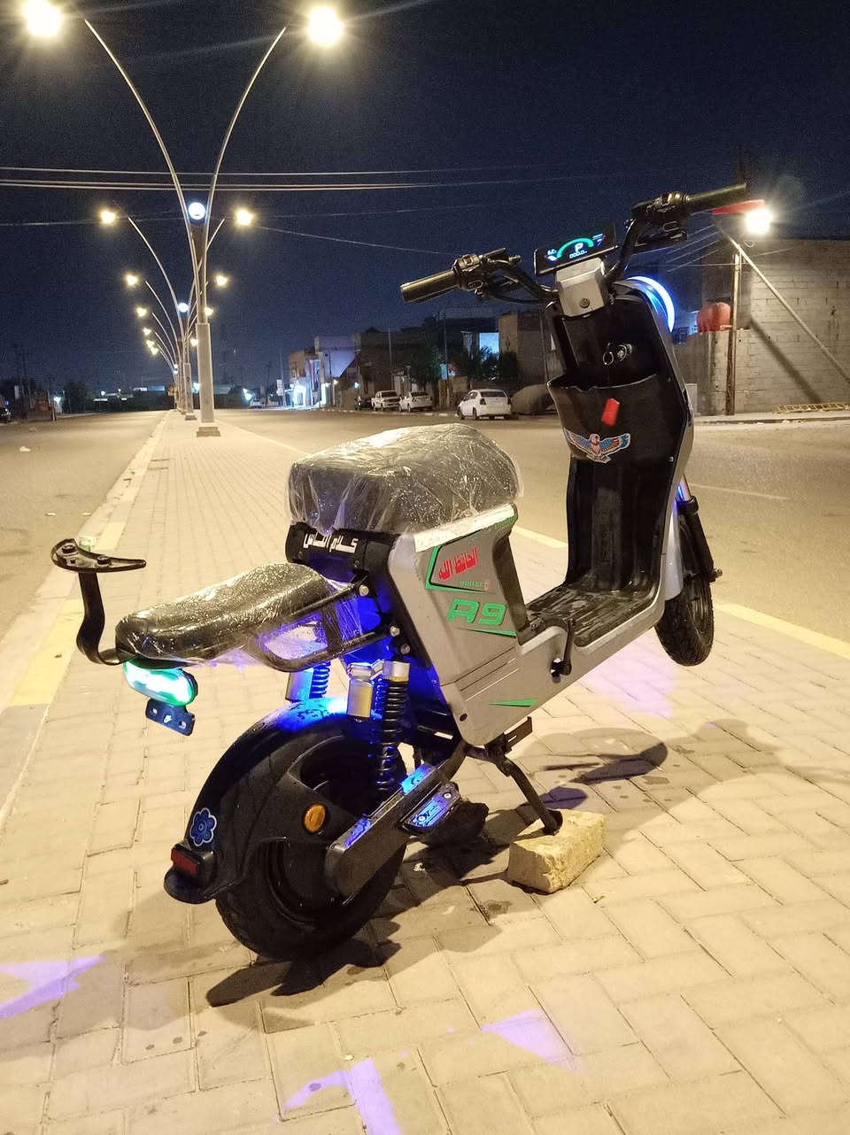 السلام عليكم دراجه ار 9 للبيع دراجه بيها 5 بطاريات و 20 امبير جدد موديل 25 دراجه حلوه ونضيفه ربع دينار ما تصرف عليها المكان البصره القبله السعر 350 وبيها مجال للشراي ***********

