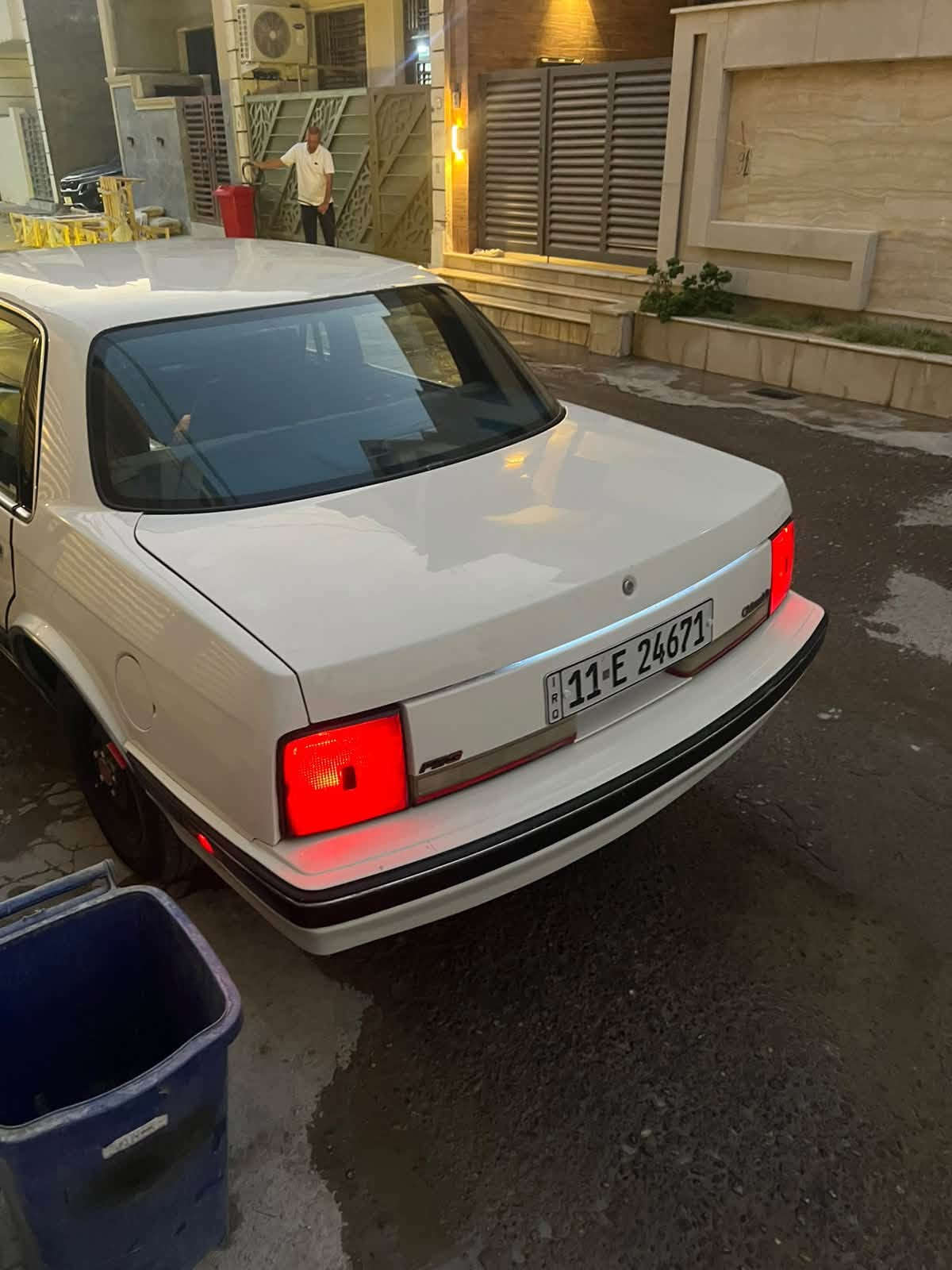 السلام عليكم اولدز موبيل موديل1990 السياره حلوه ونظيفه مكينه 3100 بلادي كير بلادي على وضعها تخبل السياره وبلحقيقه احلى من الصور بهواي رقمها بغداد انكليزي جديد ب اسمي تحويل ثاني يوم + بيها شاشه ومضخم صوت عالي جدا وياها جك وسبير وتخم جديد عارضها ب50وبيها مجال للطيبين مكانها بغداد استفسار ***********
