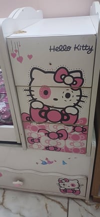 🩷+جرباية+أطفال+Hello+Kitty+للبيع+🩷 ✨+جرباية+أطفال+نظيفة+ومرتبة+وبحالة+...