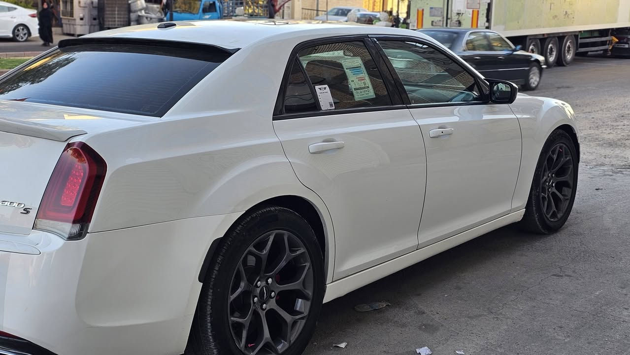 السلام عليكم موديل 16 s 300
فول موصفات كنديه كلين سياره 
رقم شمالي تحويل مباشر بيه مكانين بارد بصيطات 
مكانه بغداد للاستفسار اكثر *********** اتصل وبلخدمه
