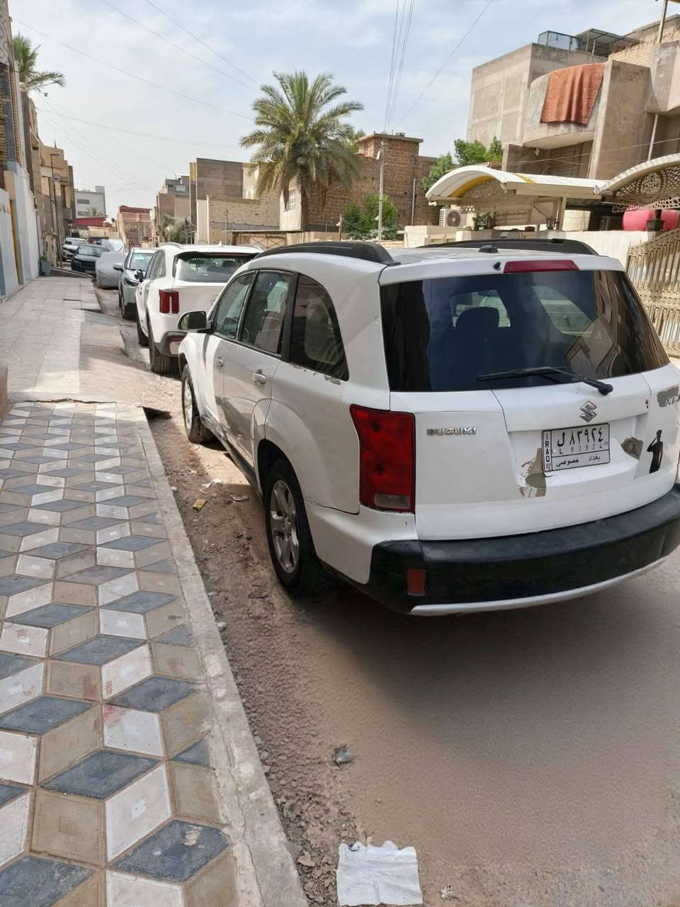 سازوكي ياباني XL7 سعر 73 وبيها مجال 
مديل 2008 سيارة رقمها بغداد فول مواصفات 7 راكب  المكينة جديدة من شادها 6 سلندر 3.6 البلادية وضفيرة جديدة كير اوتو 3 قطع تبريد فتحت سقف كشنات كهربائية تدفئة وتبريد تحكمات ستيرن مانع انزلاق مثبت سرعة منفذ AUX 
***********
نصيحتي الك لاتخابر جوة 70 ورقة واساسآ ولا تفكر

