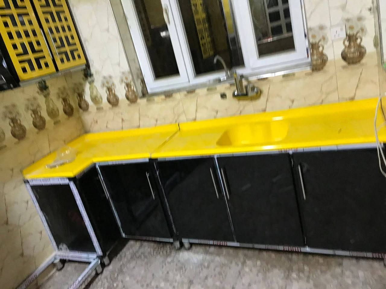🔥 مطبخ للبيع – نظافة 100% 🔥
🏠 مطبخ نظيف جداً وحالته ممتازة
✨ تصميم أنيق باللون الأسود والذهبي
🍽️ يحتوي على كاونترات علوية وسفلية + زاوية + حوض
💰 السعر: 600 ألف فقط
📌 التكلفة الأصلية أكثر من مليون دينار
📍 الموقع: بغداد – الشعلة
📞 للاستفسار والجادين فقط: ***********
**السعر قابل للتفاوض للجادين 🌹**
