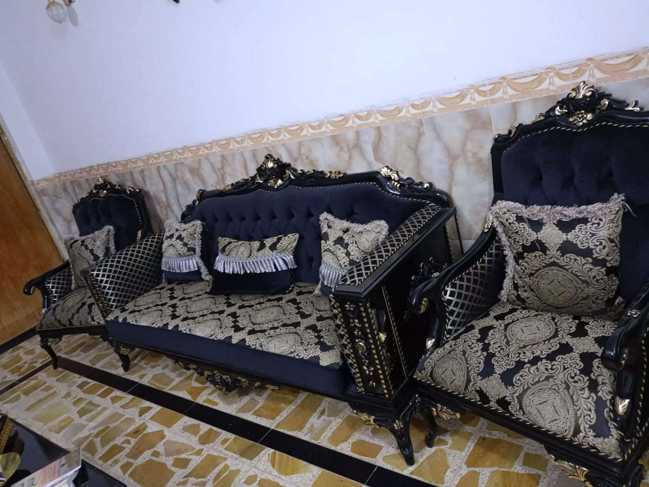 يالله السلام عليكم
اسعر مناسبه جداً 
تخم اسود ملكي كلاسك سعره مليون وربع وبي مجال بسيط
برده ملكي هيه والتاج والتول سعرها 100
ميز بلازمه سعره75
مزهويات تلاثه سعرهن 60
مكانهن _صلاح الدين _ تكريت _القادسيه
للاستفسار ***********
اتصل وبيك خير وتدلل

