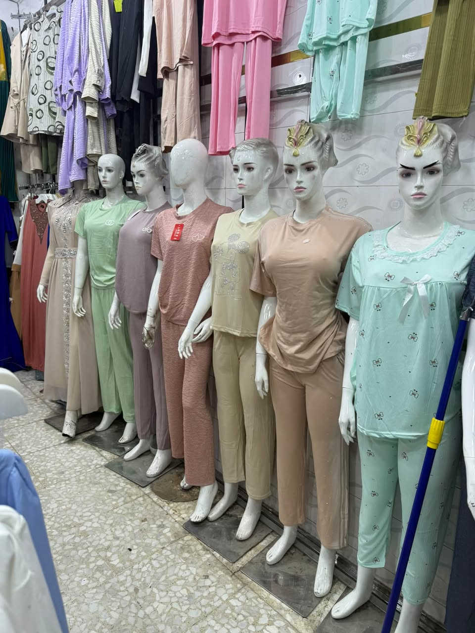 سلام عليكم عندي ملكانات لبيع اخو جديد 
العنوان بغداد مدينه الصدر سوق وحيلات 
شارع داخل استفسار واتساب ***********
