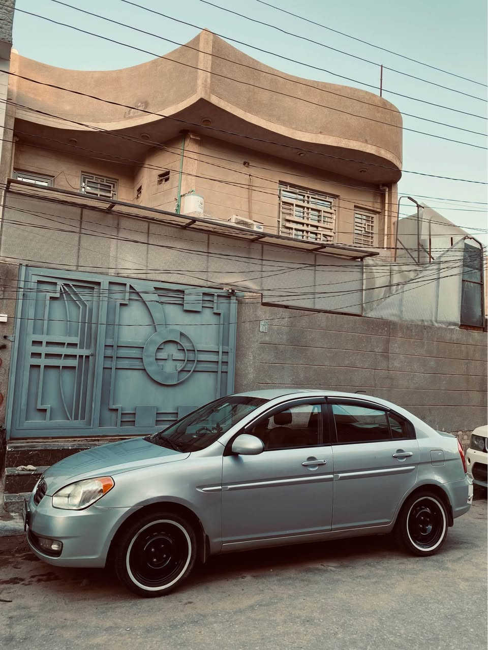 اكسنت 2009 خليجي مكينة 1600 كفالة من التنقيص والتبخير بدلت كير جديد قبل 4 اشهر  السياره بيها صبغ حزام اثر الجراد القماره ما مصبوغه وباقيه على حالتها جارده زوج تايرات امامي جديد جام كهرباء تبريد ثلج ❄️ السياره ب أسمي ومشروع وطني وين متريد تداور  سعرها ٧٠ وبيها مجال وترهم مراوس بسياره احدث  عنواني كربلاء حي الميلاد 
*********** كربلاء, العراق
