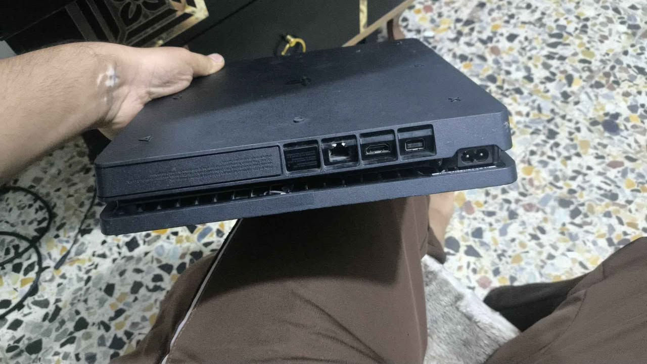 بلي فور سلم لوك ستيكر مهكر نضام 12 كامل ملحقات +الجوستك الاصليه مكان بغداد بلديات سعر 275 رقم *********** جماعة 200 رحمه الوالديكم لا تعلق ولا تراسلني بغداد, العراق
