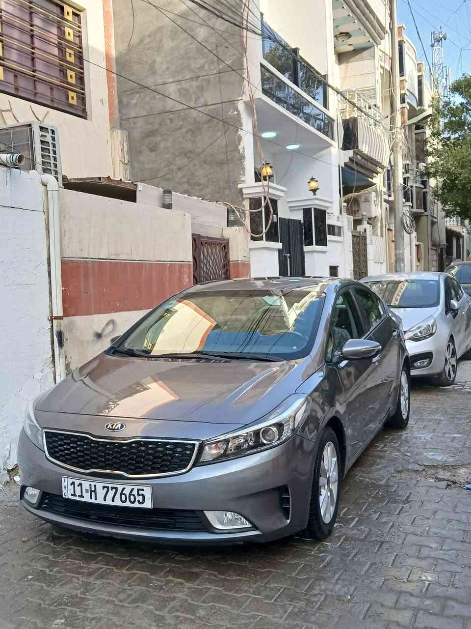 سلام عليكم البيع كيا سيراتو ٢٠١٧  شركه الدوليه العامه ماشيه ٦٦ الف سياره مال بيت مرفقو مع الصور سونار بدون حادث آثار شخط مصبوغ باب وجاملغ امامي سعر 132وبيه مجال مكاني كاظميه او ساحه عدن للاسفسار على رقم ***********
