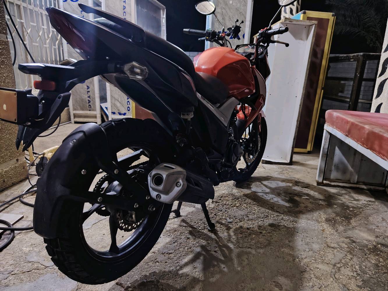 دراجه لونسن 
200cc
محرك مكفول
كير مكفول
دراجه نضافته كدامك ٨٥ ٪
كهربئيات كله شغاله
سويج عدد ٢
ملاحضه الدراجه لبريك الخلفي فقط يرادله واشر بالدسك لان بريكه هايدلوريك وينفس
مستخدم الامامي حالياََ
سعرها 1،500،000 مليون ونص وبيه مجال للشراي
الدراجه مكمركه و كامله بس باقي تستلم لوحات
مكان الدراجه الانبار الكرمه
وايضا متواجد بغداد التاجي 