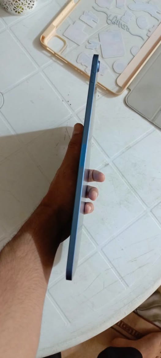 ايباد ابل اير5 معالج m1 ذاكره 256 بطاريه 86 نضيف كلش عده الضربه الي بلشاصي ممأثره على كلشي ولا كأنو موجوده السعر 450 وبي مجال والي يعرف بيهن يعرف شنو اسعارهن ويا انطيك 3 حافضات اصلي هديه مكان كربلاء طويريج رقم ***********
