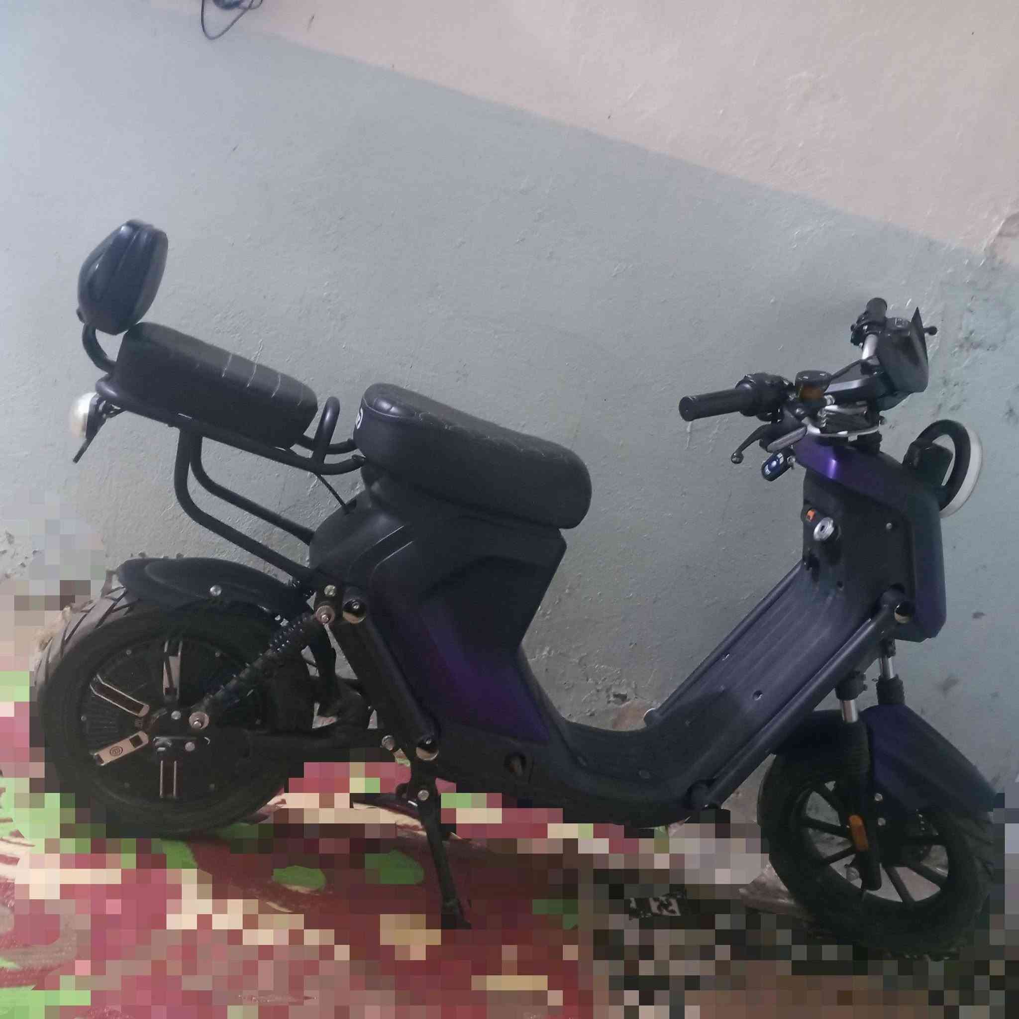 سلام عليكم درجه شحن للبيع، R9
20025  5باتريات تمشيك 50 كيلو كلشي شقال لايت على ناصية دبل اشاير  سعر 475الف وبيه مجال  مكاني كوت الجديده 
الهاتف ***********
