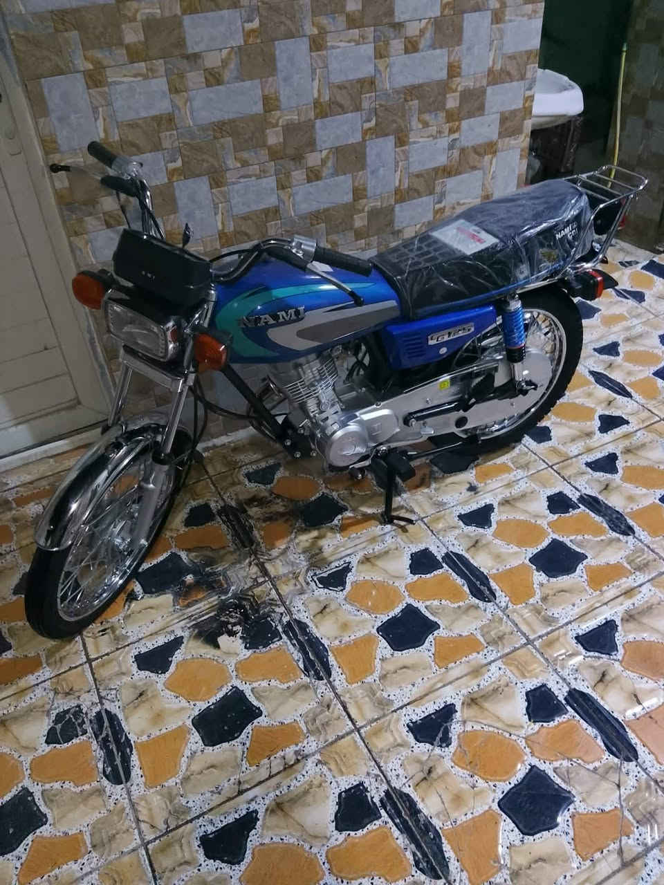 للبيع بلاديه  اخير مديل شاصي سكنر مامفتوح بيها برغي عل بلاد كلها سعر ٩٠٠ وبيها مجال قليل ولماعاجبه سعر يكدر يروح يشتري بس تعميره عينه ولايت ب٩٧٥ بدون شاصي 
 عنوان ناصرية مركز هاتف ***********
