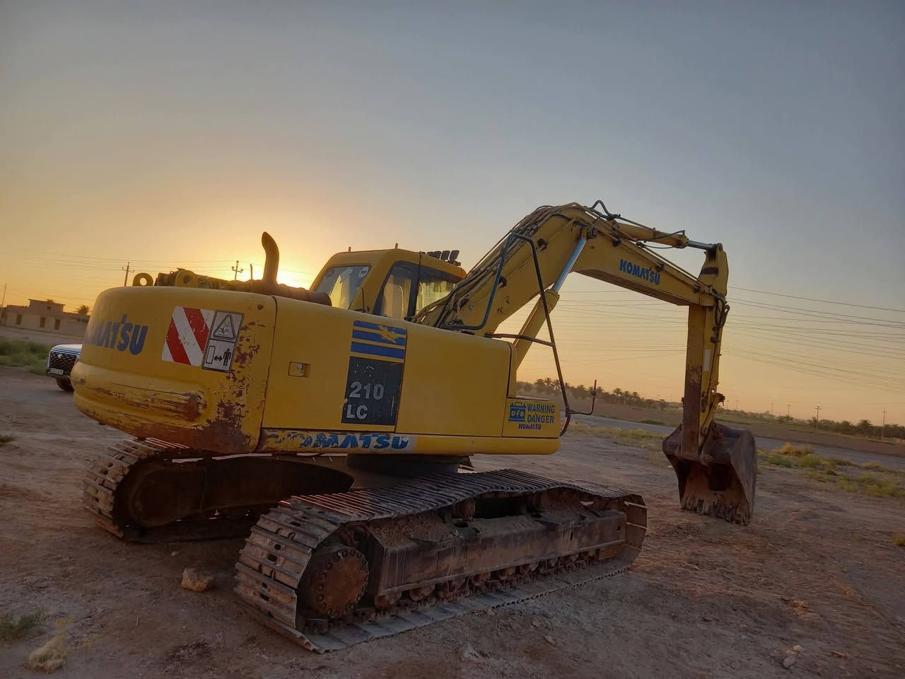 حفاره للبيع كوماتسو حجم 210Ls موديل 99 نضيفه وجاهزه للشغل مع جك فاركاوه 20 وكيله 60 اضافيه رقم اربيل مكانه الرمادي السعر 350 ورقه للاستفسار الاتصال على الأرقام التاليه ***********--- ***********
