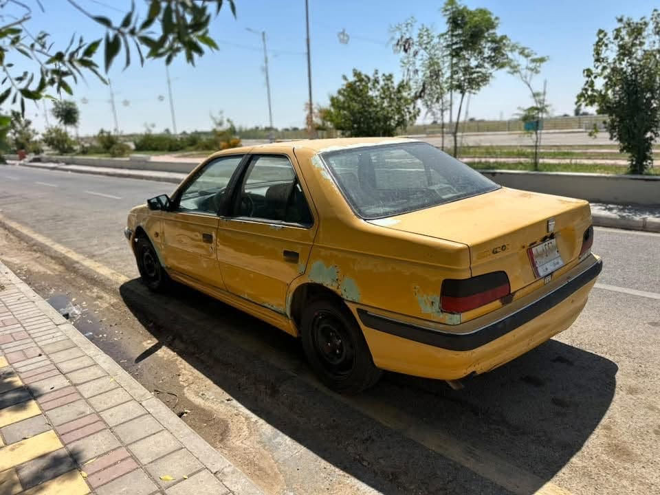 السلام عليكم
بيجو بإرص مديل ١٣ 

سيارات كير مكينه جاهز قبل فتره شادهن

تخم تاير جديد باتري جديد  سياره ما عوزه شي 

راعيه موجود بل عمارة ما اندله أبيع كوم حديد 

السعر ١٧  وبيه مجال 

مكان السيارة كوت تموز 

***********
