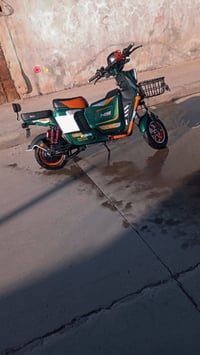 اكس ٩٠٠ • موديل ٢٠٢٥ • بطاريات ٥