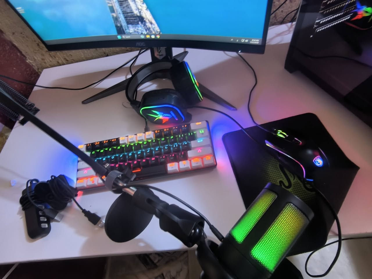 متكامل  
رقمي *********** البصره 
مواصفات البيسي
CPU AMD 57600 tray
m.b asus b650m-k prime ddrs
2
ram corsair vengernce ddr5 16G
6000hz BLACK
3
hard ssd 5/2g open WD
4
huntkey psu gx 650w pro bronze
black
5
CASEHUNREK SNOWSTORM
MAX S970BLACK
6
FAN CASE HUNTKEY GS120F
REVERSE BLACK
7
COLLER MASTER HYPER 411
NANO 
شاشه موصفاته 165والموصفات ثانيه بصوره الموضحه 
كذالك يو بي اس اوف لاين جيد جدا وبعده جديد 
طاوله نضيفه جدن وبعده جديده
ماوس كيبورد صلرلهن سنه عدي
كدامكم الموصفات وصور رايده ب 1200 بعد بس تحطله كرت شاشه وحرفيا اي العبه تعجبك شغله باعلى اداء
.
