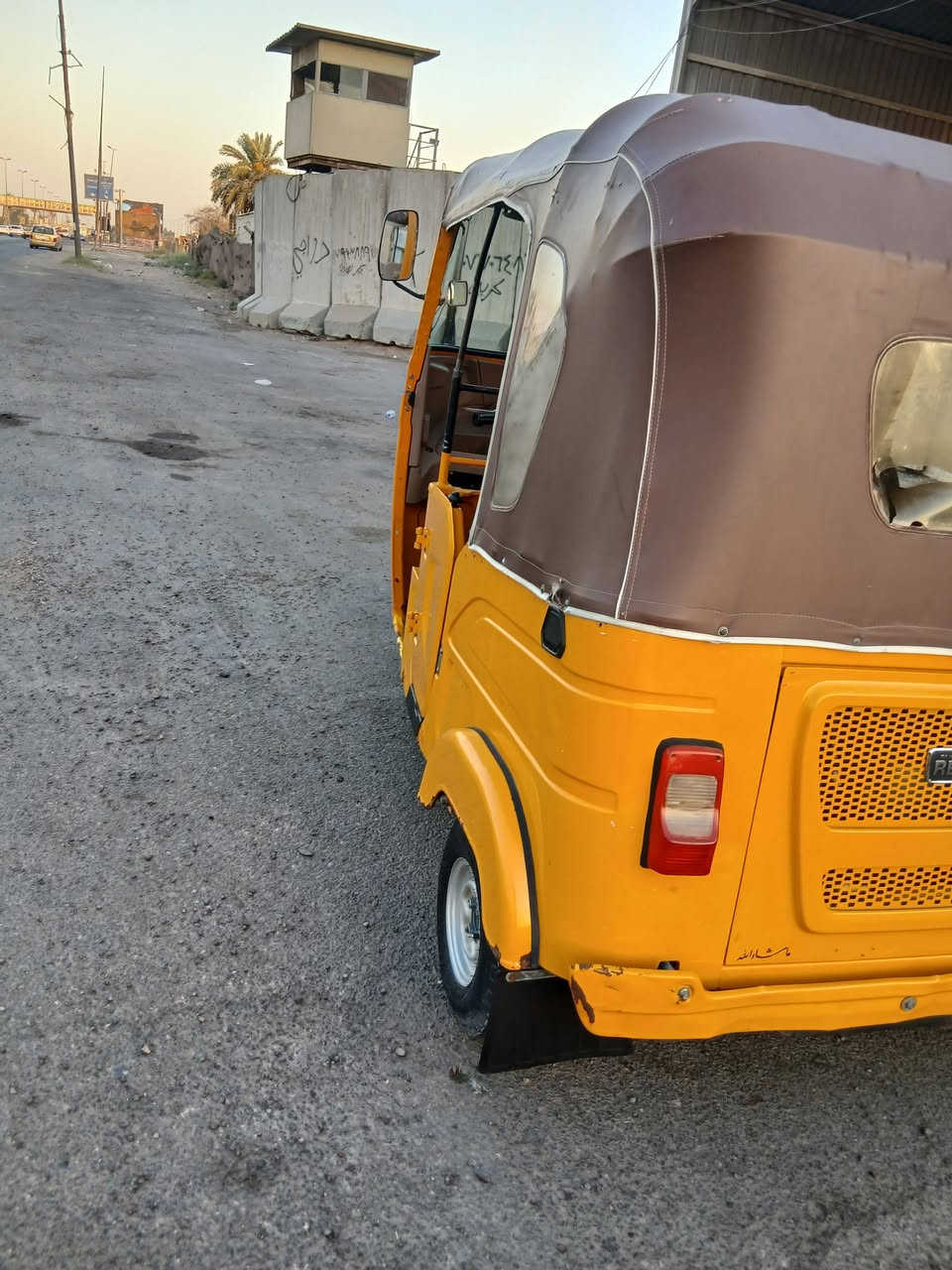 سلم عليكم  تكتك مديل ٢١ تكتك بلديه ماعوزه شي تكتك بلديه مكني بغداد فلكت سلمان  رقم ***********
