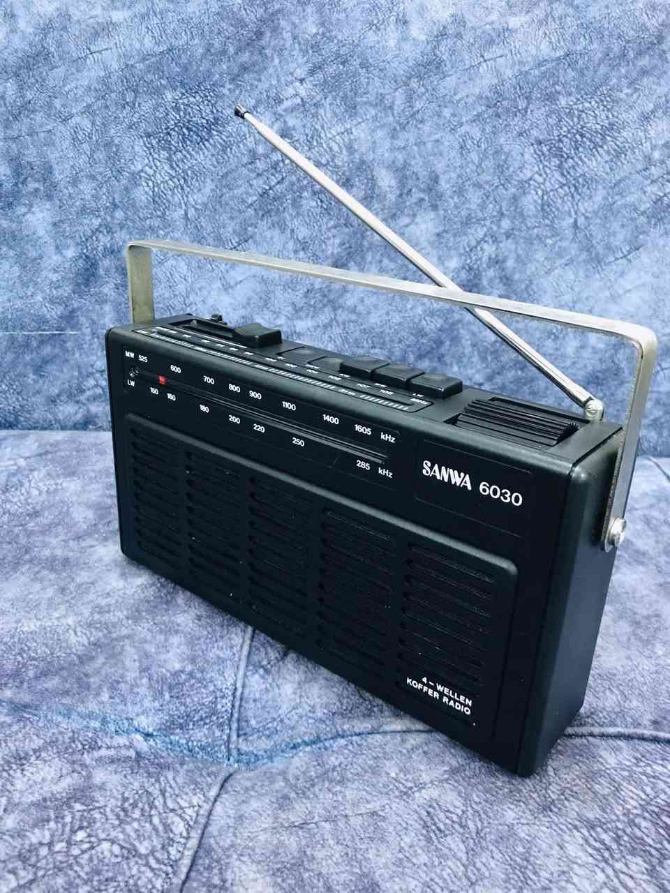 للبيع 📻
جهاز راديو من شركة SANWA🇩🇪
صناعة الجهاز المانيا 1985 
نظافة الجهاز 98 % جديد 
MODEL- SANWA-6030-Germany 
نظام الراديو  FM / MW / KW / LW 
كهرباء 220 V + بطاريات قلم عدد 6 
عرض الجهاز 25 سم رتفاع 13 سم 
سحب الراديو جداً جداً راقي صوت عالي 
للاستفسار اكثر مراسلة الصفحة 
وات ساب *********** اتصال ☎️
