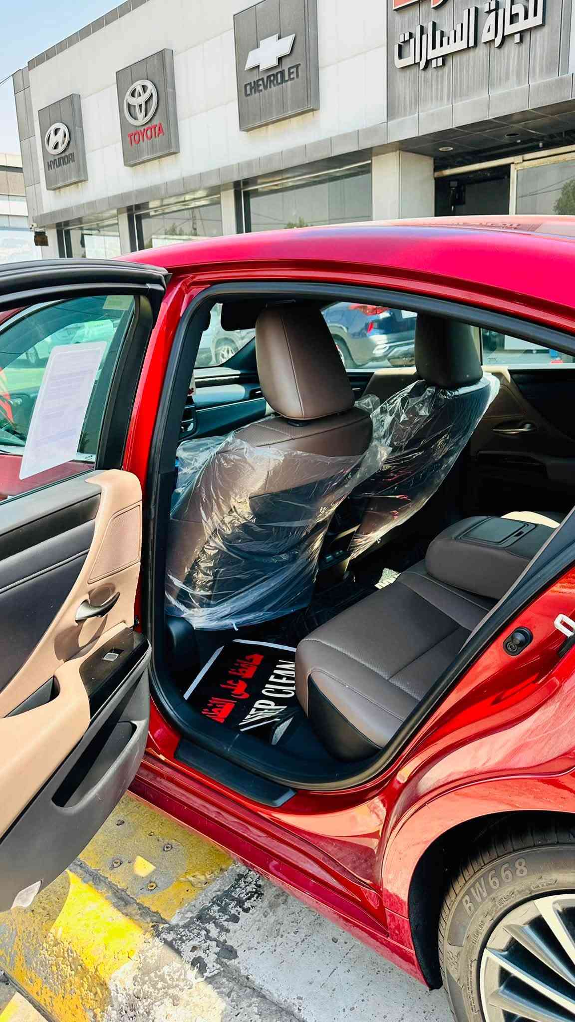 ✨ لكزس ES350 موديل 2023 – فخامة، نظافة، ومواصفات كاملة ✨
🚘 Lexus ES350 –موديل 2023 🤍 

 📍 السيارة كلها كبس داخل، وسيرفس شركة ساز 🔰 محرك 3.5 لتر 📊 الممشى: 39 ألف كم

وارد امريكي ✅ كلين تايتل ✅ فتحة سقف ✅ حساسات 360° ✅ كراسي كهرباء (السائق والراكب) ✅ تبريد للمقاعد (قطعتين) ✅ مستشعرات وقوف ✅ مانع الانحراف عن المسار ✅ توقف ذاتي عند الاقتراب من المركبات ✅ 3 وضعيات قيادة ✅ نظام النقطة العمياء ✅ إضاءة LED داخلية كاملة ✅ Auto Hol

💎 سيارة نظيفة جداً وجاهزة، مناسبة لمن يبحث عن الفخامة والاعتمادية.

📞 للاستفسار: *********** 

.

للبيع او مراوس 

الــســعــر ✅ :: اتصل

_____________________________

نص مكتوب في الصور:
- ١٢:٠٥ م