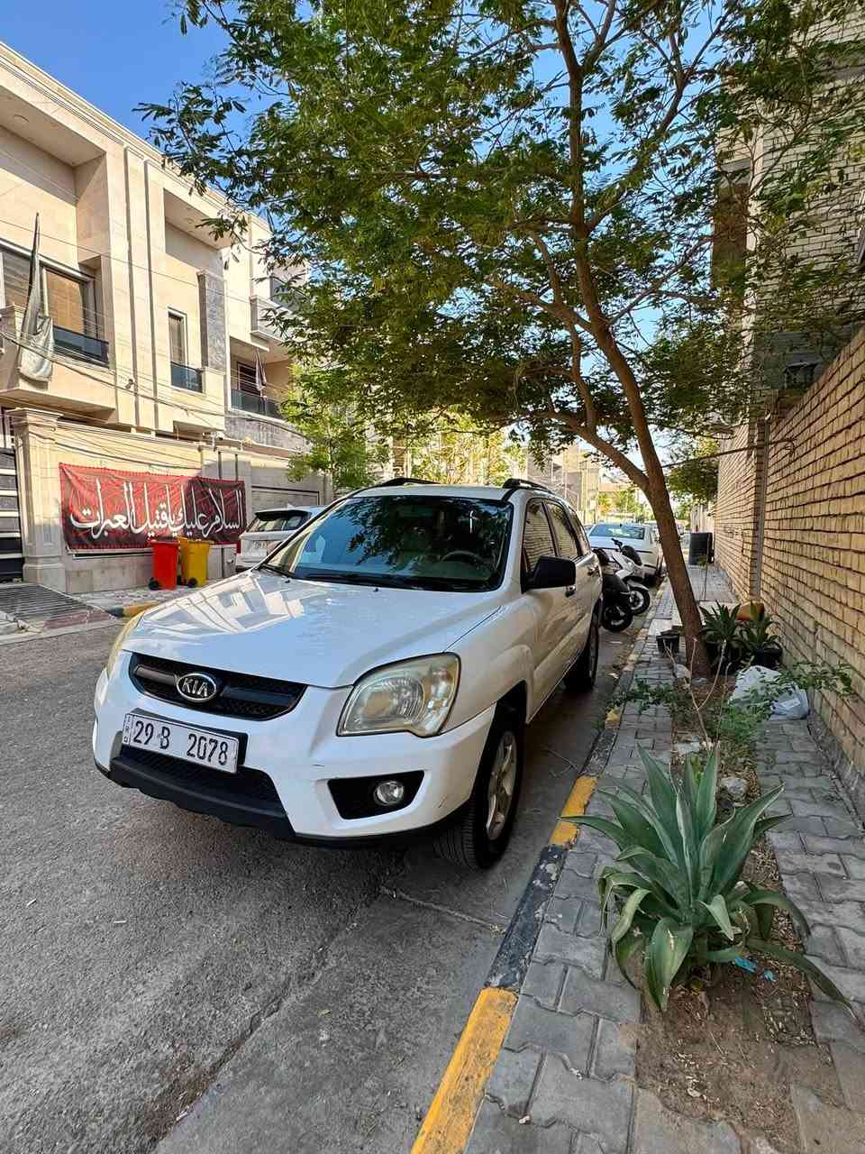 كيا سبورتج ٢٠١٠ خليجي ماشيه ١٩٦ الف محرك ٢٠٠٠ كير محرك مكفول بيها قطعتين صبغ وشويه من الباب مال السايق مرشوش بدون دواخل رقمها مميز اربع ارقام مكاني كوت الهوره سياره كامله على اخر شي ***********
