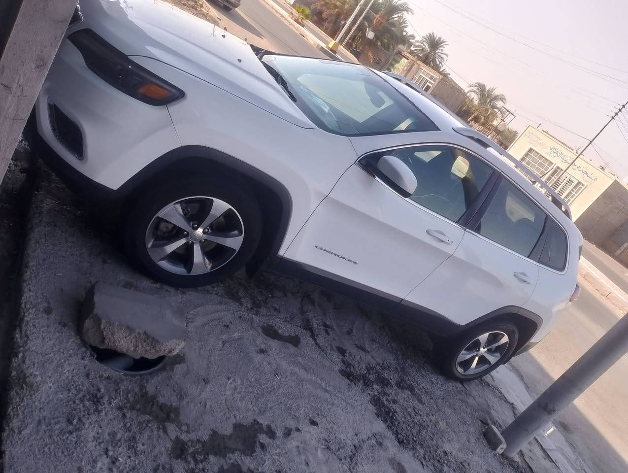 سلام  عىيكم جيب شيروكي موديل 2019 رقم ذي قار سياره لمتدد فول ماعده الفتحه كشن كهربائي تشغل عن بعد جنطه كهربائي بصمه تشغيل مرايات شفط لمتدد فول ماعده الفتحه كفاله عامه حادثها بس دعاميه وموجوده بصور لعنوان ذي قار مركز الرقم الاستفسار ***********

