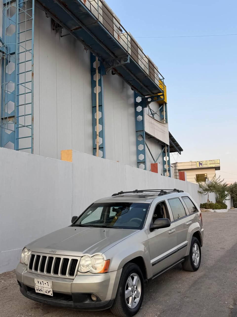 Jeep 
جێب لاریدۆ ٢٠٠٨ 
لیمیتد قەپات مواسەفات فول فول
سلایت
بەسمە
ناوزەرد
کامێرە
کوشن کارەبا
دەبڵ ئەکسل
مکەبەرە بۆستن
شاشە ئایپاد
سوکان ڤۆلیۆم
چوار تایەو ویلی لۆک
پاتری و ڕۆن و بانس 
هەمووی تازە سێرڤس کراوە
گێر مەکینە کارەبای تەبرید دەبڵ ئەکسل
تەحویل غرامە هەمووی بەشەرت
یەک پارچەی پەمپە بێ ناو بێ ئەرباگ
سعری ٩٩$
لە سلێمانیم 
*********** السليمانية, العراق
