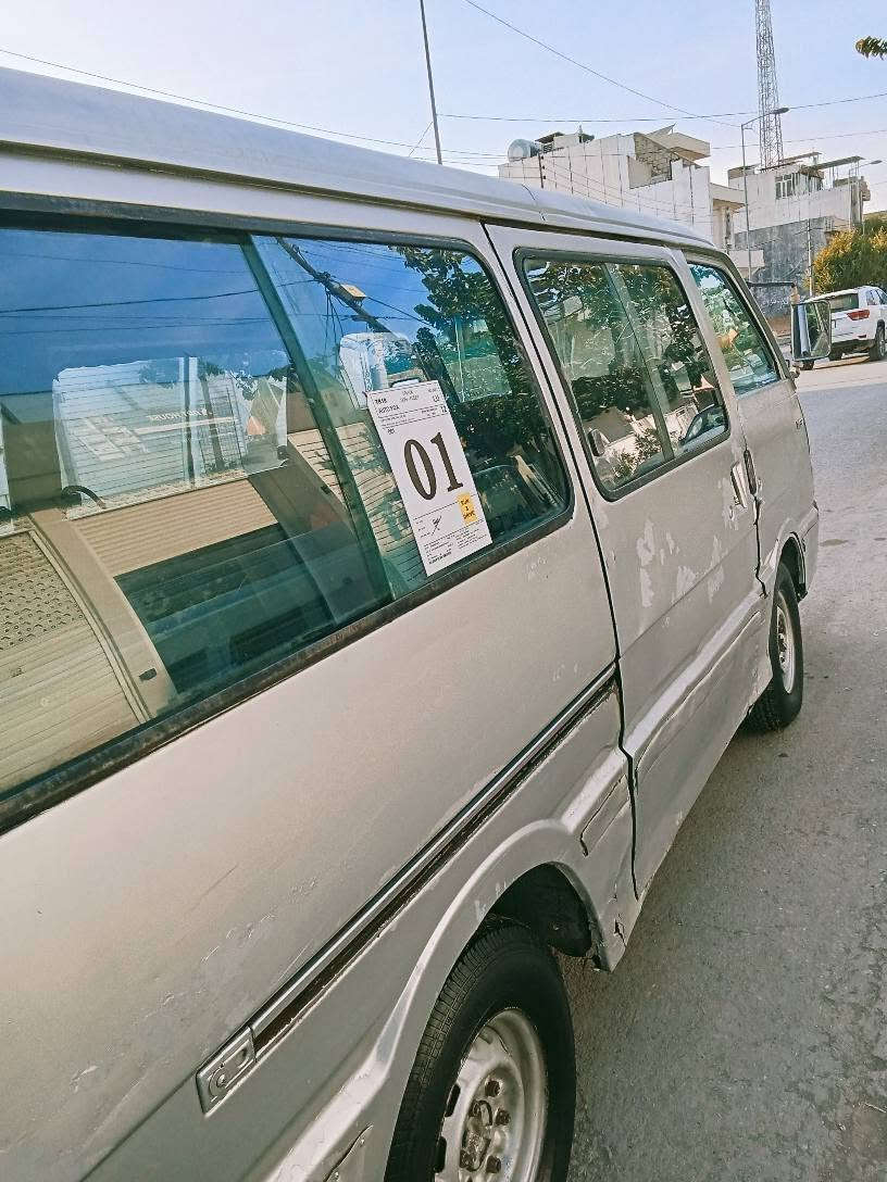 ١١ نفري • نظيف • دخان