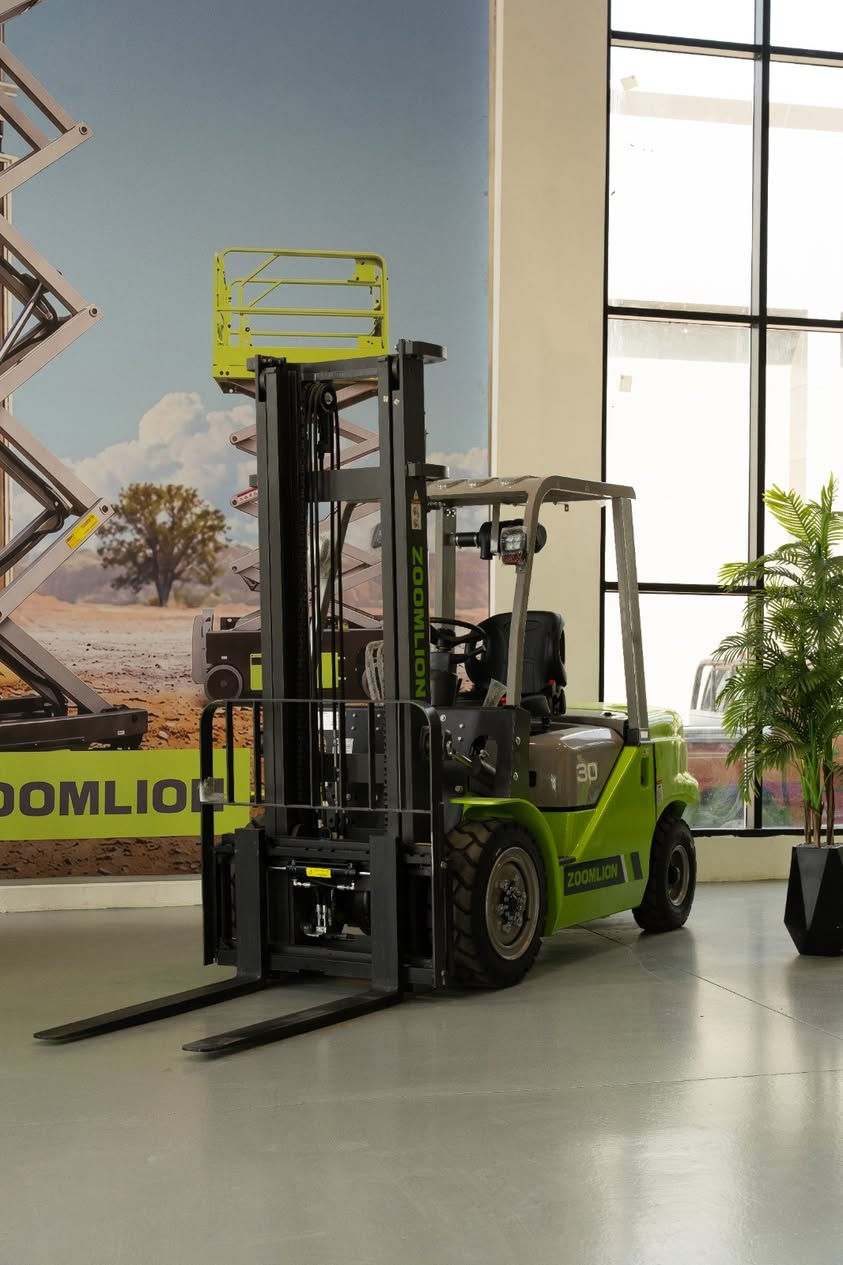 🏗️ تدور على رافعة قوية وتعتمد عليها بالشغل؟
رافعات ZOOMLION متوفرة هسه بأربيل وبأحجام مختلفة تناسب شغلك، من المخازن والمعامل إلى المشاريع والأعمال الثقيلة.
🔹 3 طن
🔹 5 طن
🔹 7 طن
🔹 10 طن
🔹 موديل 2026 – جديد
🔹 خيارات مختلفة بارتفاع الماست والمواصفات
🔹 خدمة ودعم ما بعد البيع
📍 Mutlaq Power –أربيل
🚚 توصيل متوفر لجميع محافظات العراق
*********** 
اكتبلنا شكد حمولة تحتاج وارتفاع الرفع المطلوب، وإحنا نساعدك تختار الرافعة المناسبة لشغلك. 💪
