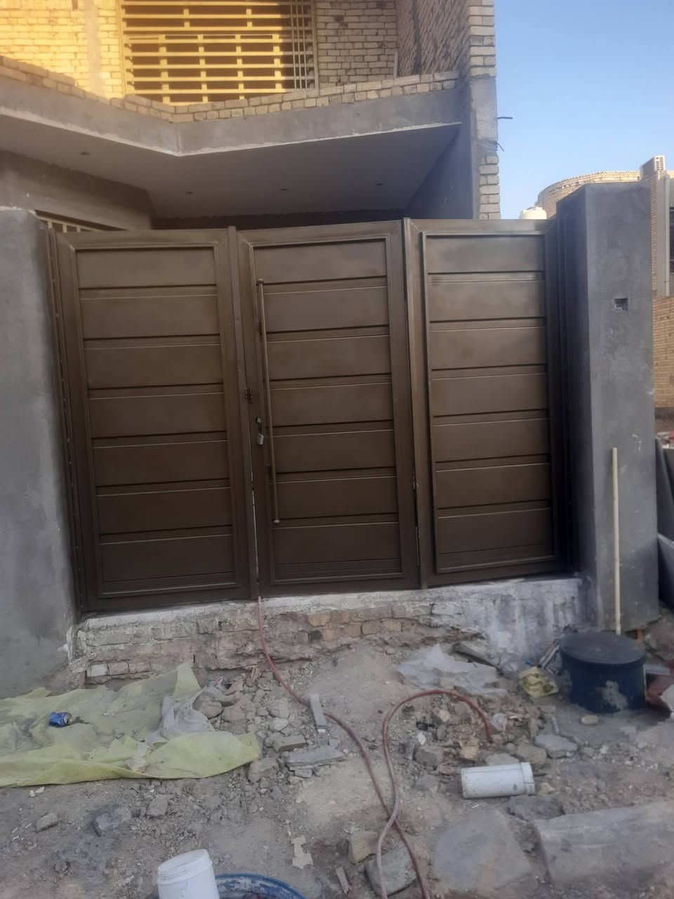مستعدون لصباغة ابواب وشبابيك والجدران /تغليف فلين/  / تغليف ورق جدران / للاستفسار الاتصال☎️📲/*********** //ميسان متوفر حاليآ 📞 كادر صباغ دوار حكوميه المدارس رقم ثاني متوفر
