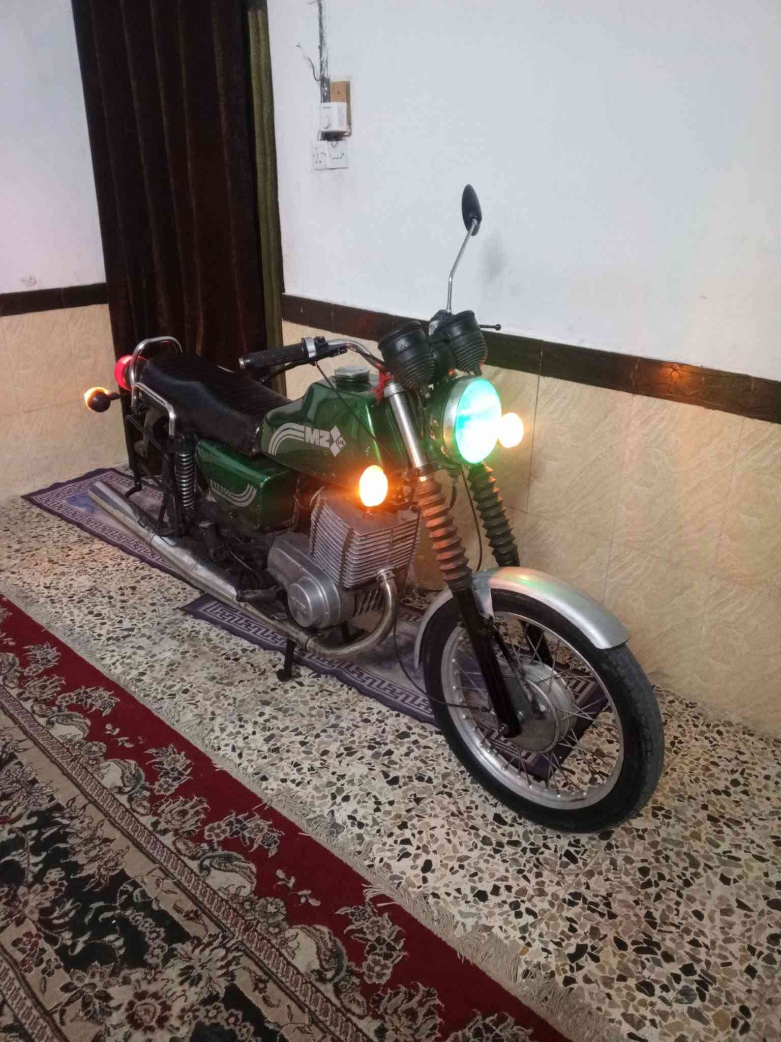 Mz للبيع او مراوس
مديل 82
سايس 2 كهربائيات شغاله               السعر 1500 وبيه مجال
لحيم بل خشم مكينه المانيه
اكاتبك عله رقم الشاصي 
مكان نجف ***********
واتساب
