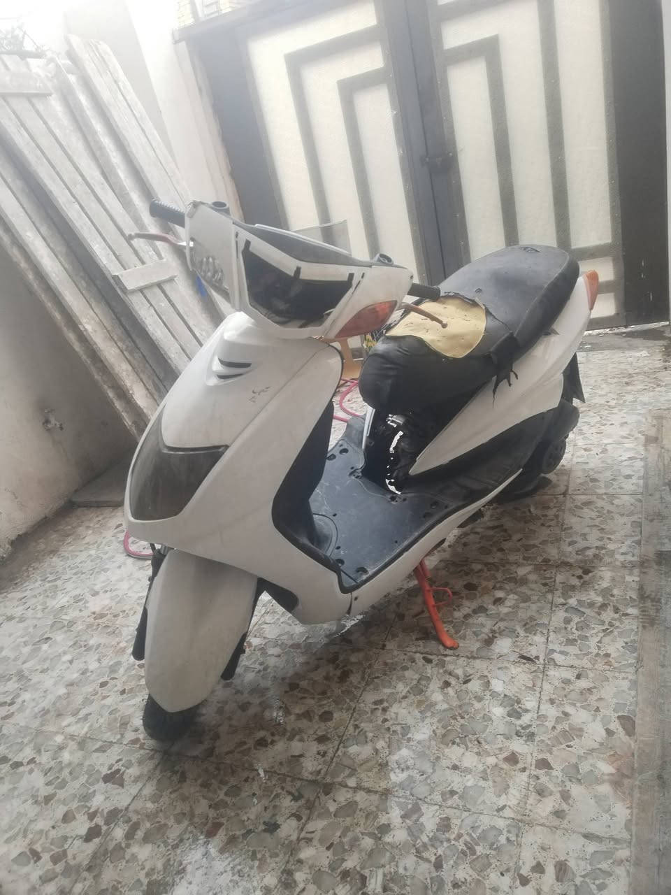 سلام عليكم اخواني هاي سكنس نثيه 140 دراجه جنت طالع بيها طفت حطيت بانزين ماشتغلت لحيت عليها بل سلف ماع عندي الواير الي موضح بل فيديو وامانة الله جانت شغاله لا تكطيع ولا كل مشكلة بيها عراضها للبيع قيمها واخذها بما يرضي الله عنواني بغداد الشعب رقمي *********** واتساب فقط خاص مامتواجد بي
