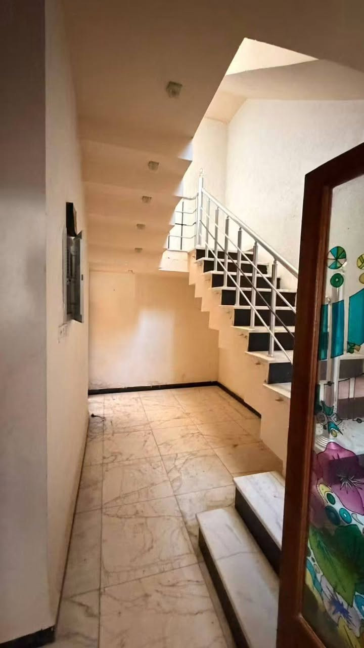 دار الإيجار طابقين
الموقع بستان الحلو قرب بيت المسلماوي
نظيف جدا
يحتوي على ٥ غرف نوم مع مجعات صحيه
مع مقدمه ٦ أشهر
مراجعه مكتب الأهرام لعقار والمقالات شارع 60قرب مجمع الضامن الطبي *********** بيه واتساب
***********

نص مكتوب في الصور:
- للايجار