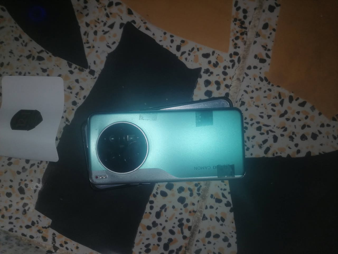 السلام عليكم
جهاز TECNO CAMON 40 PRIEMIR 5G 
للبيع اوو مراوس بدراجة فقط شرط ماا مبدل بي شي + يرادله تبديل خارطة مو تجيني وتكول مادري بي هييج اخوان يراد تبديل خارطة  مكاني كركوك واحد حزيران السعر 180 وبي مجال رقمي ***********
