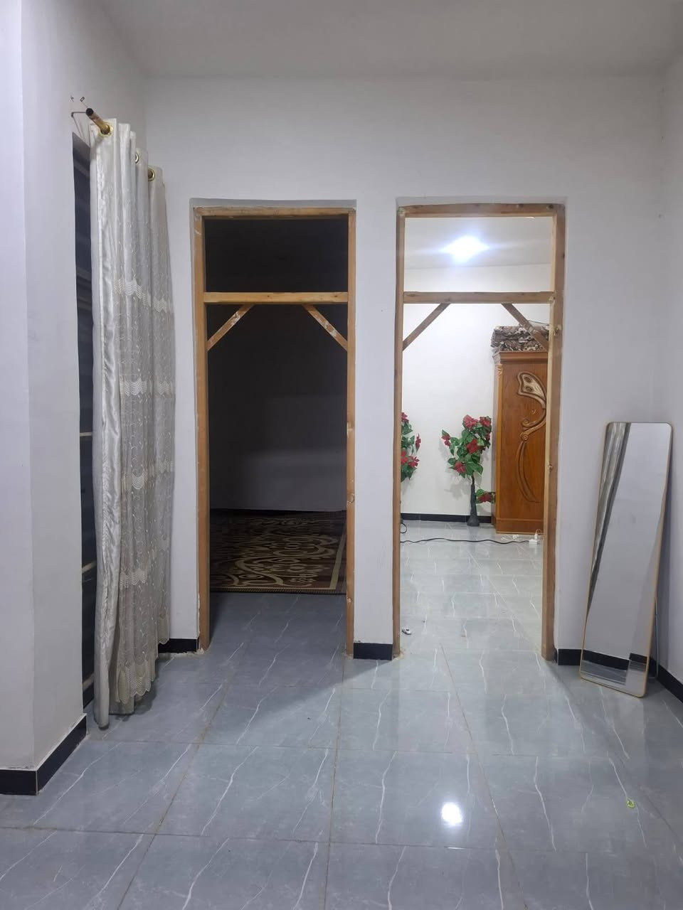 @إشارة اسلام عليكم يوجد بيت مساحه الارض 200 يتكون من 2. غرف نوم+ صاله +مطبخ+استغبال+ws
مكان شارع 60. طابو صرف ... التواصل المعلمات أكثر 
***********/// يوجد واتساب...
