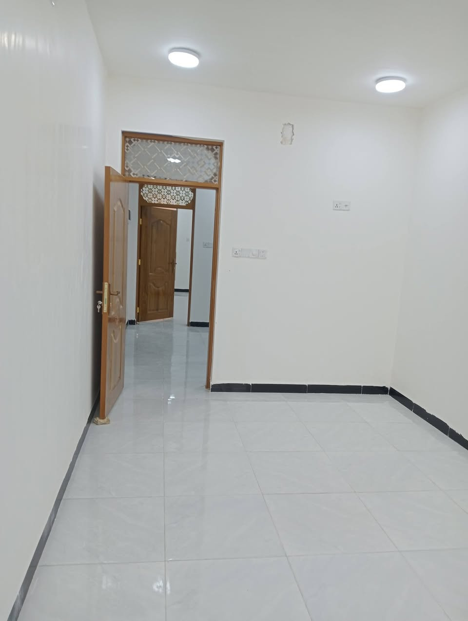 للبيع  دار [ ١٠٠م ] طابقين  

النجف ـــ حي ــ ميسان ــ منطقة ( ٢٢ )
قرب شارع الكيات
المحتويات
الطابق ـــ الاول 
غرفة ــ نوم + صاله + استقبال + مطبخ  + 
صحيات ــ داخلية + صحيات ــ خارجية +
منور عدد ٢ 
الطابق ــ الثاني 
غرفتين ــ نوم. +  صاله + صحيات + سطحين
السعر ١٥٠ مليون مع المجال

للاستفسار 
***********
