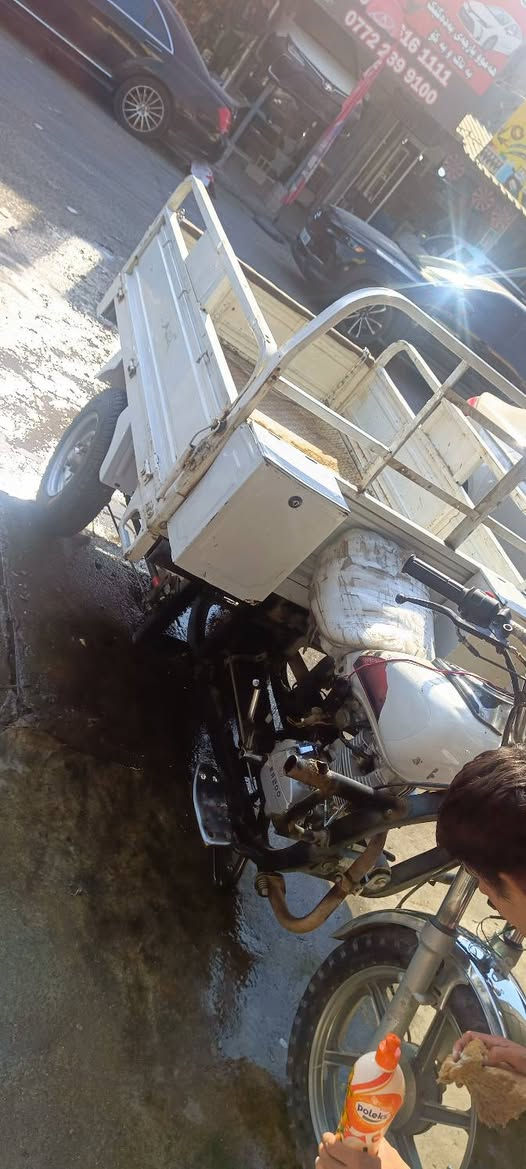 بۆ فرۆشتن ، نرخێکی گونجاوە ، گەر موشتەریت نامە بنێرە یان تەلەفۆن بکە 
*********** السليمانية, العراق

نص مكتوب في الصور:
- ***********
- 16 1111
- هه موو پارچه ی بده نگ
- به تاك و به كۆ