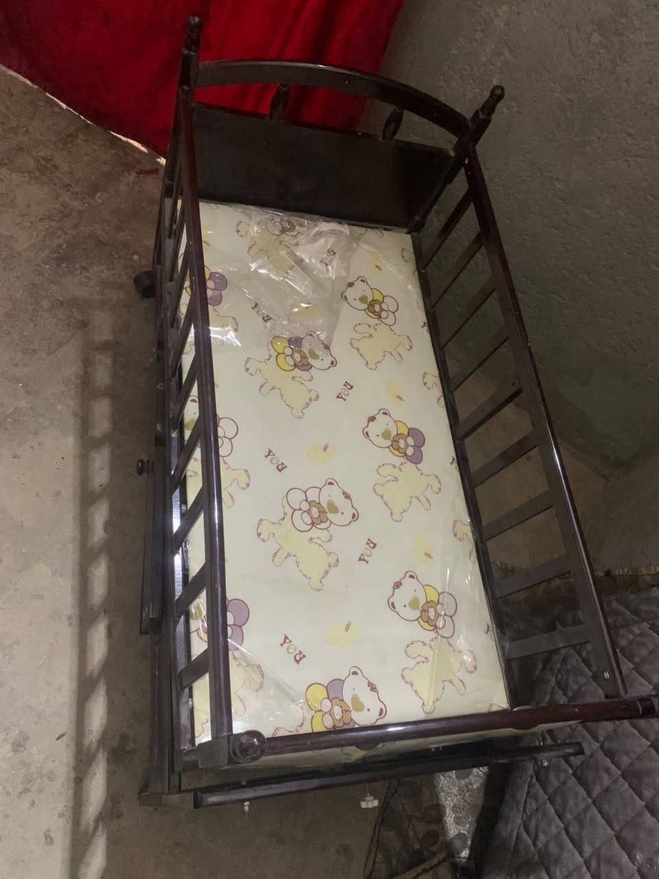 كاروك نضيف اخو الجديد مابي لا كسر ولا شي مكانه حله حي العسكري شارع 80 وسعر 40 وبي مجال بصيط رقم للتواصل ***********
