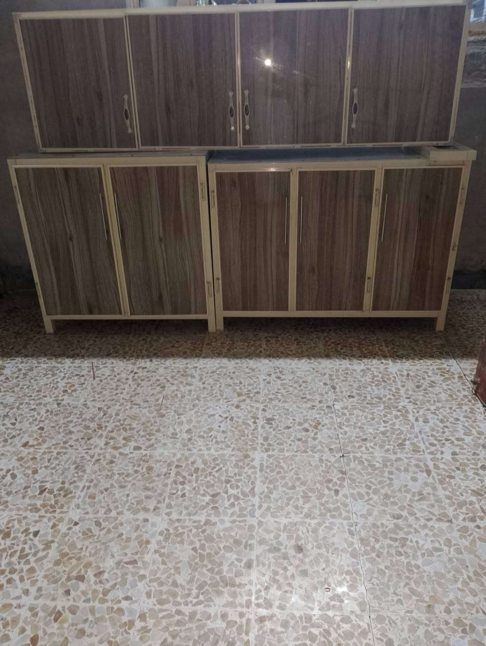 للبيع كاونتر ملحق ورضيه حيل نضيف الرضيه صايره قطعتين يعني متر ب متر الستفسار اتصل ***********

