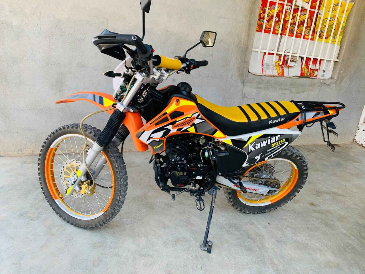 السلام عليكم 
ماطور للبيع قفاز كايويار 2026
محرك 200Cc شلعه ومعدل 
مكفول كفاله عامه 
شاصيو لا كسر ولا فطر شرط
كهربائيات كلها شغاله 
وياله شرط لا عواج ولا كسر 
صالنصه وصط
السعر مليون و150وبي مجال
يرهم مراوس 
مكاني الحاج علي 
رقمي***********
مو شراي لا تبزعني
