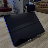 ايباد ١١ • بطارية ٩٣٪ • ملحقات كاملة