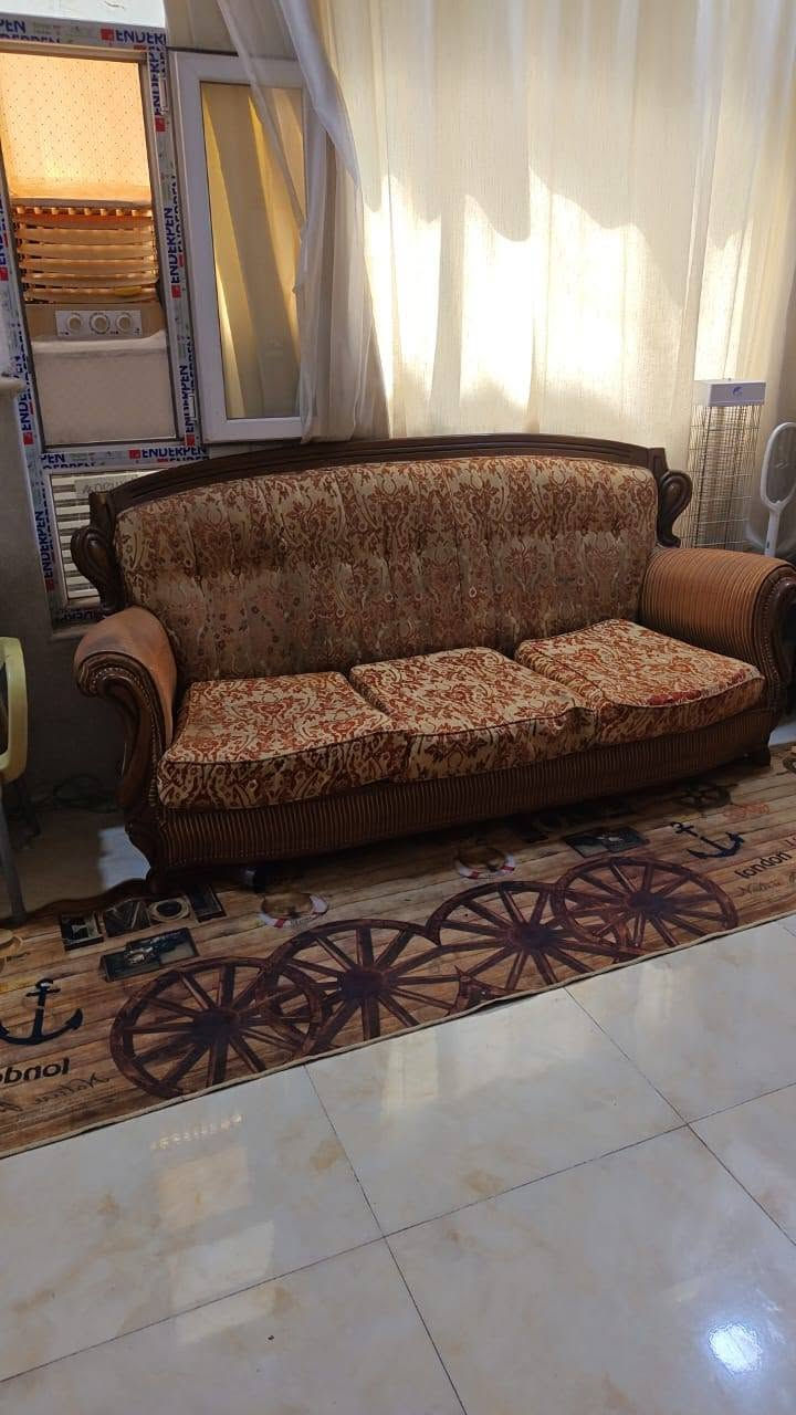 تخم زان مصري للبيع بحالة جيدة ٤كراسي وقنفة  ٣نفرات السعر مناسب ١٥٠الف  بابل مدحتية للتواصل واتساب ***********
